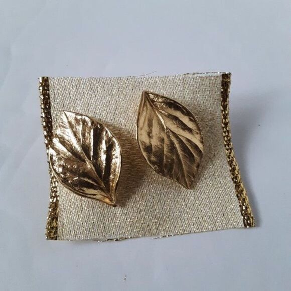 Vintage Women's Leaf Botanical Earrings Medium Gold Tone - Picture 10 of 10
